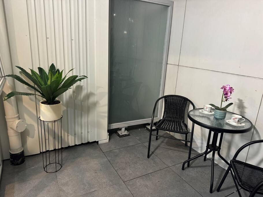 Stunning 3 Bd - 2 Bth City Apt - Pool & Carpark Оукланд Екстериор снимка